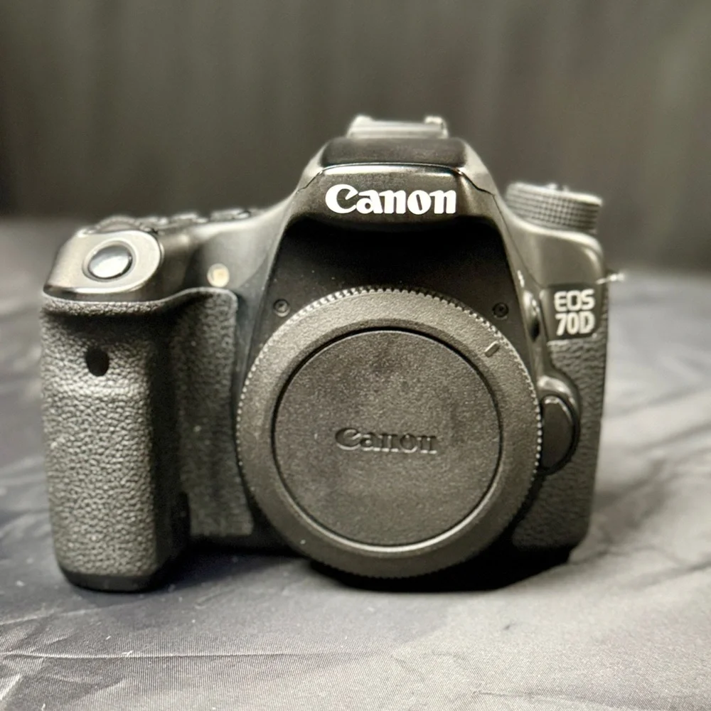 Canon EOS 70D with EFS 18-135mm lens - Excellent Condition